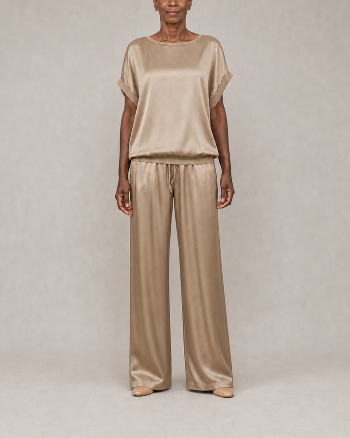 Elara in khaki beige