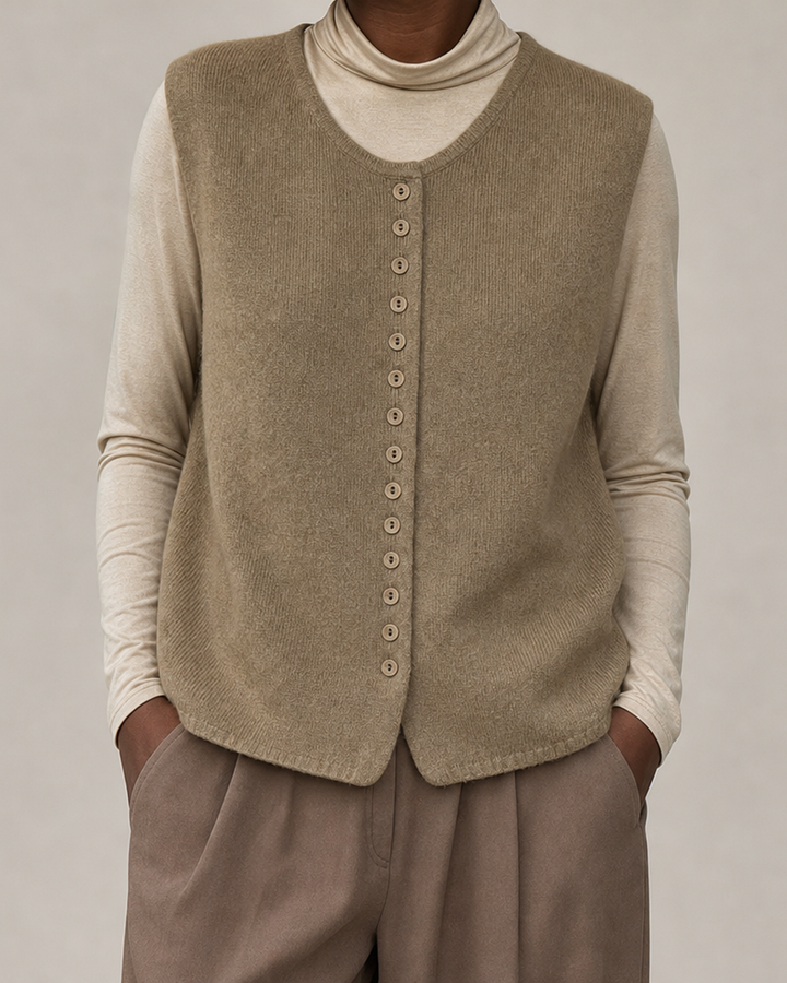 Bettina in Khaki