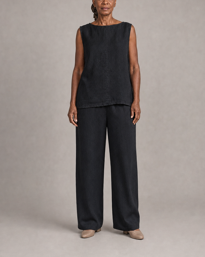 Jennifer in carbon black