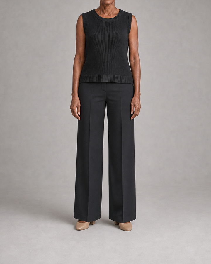 Jolien in carbon black