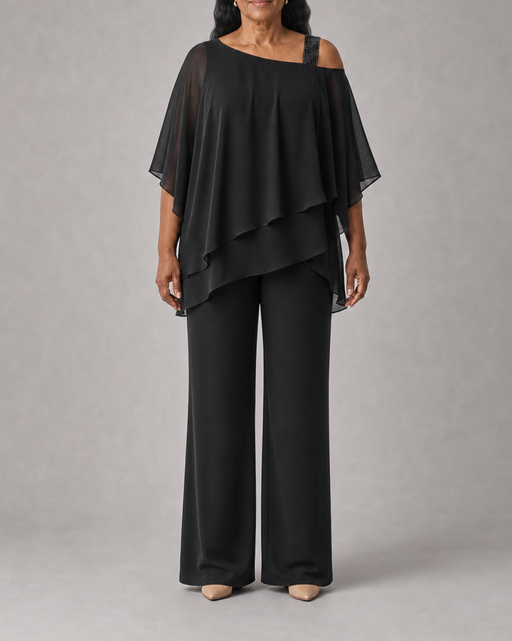 Naomi in carbon black