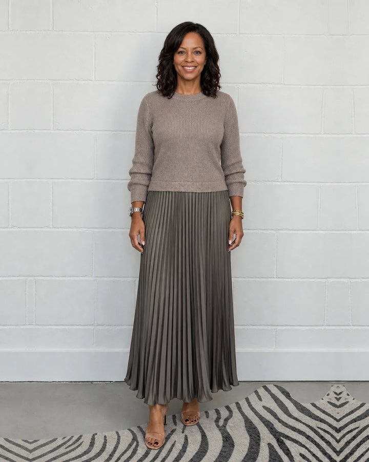 Claudia - Maxi dress with sweater and pleated skirt