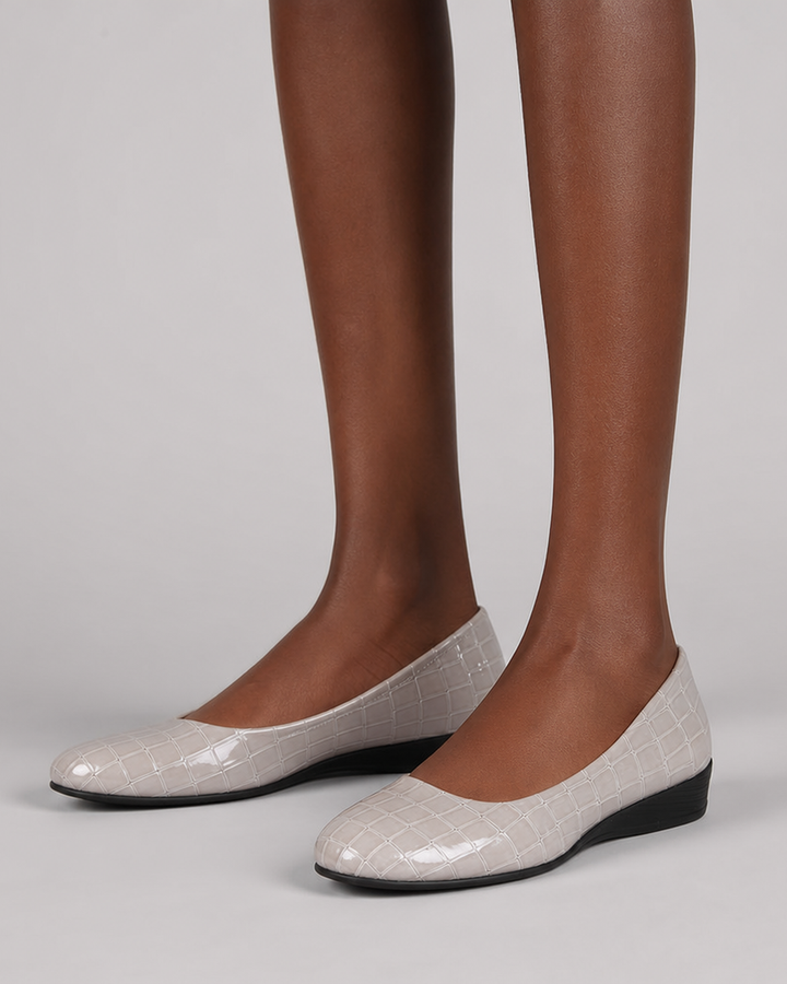 Isa | Glossy Low-Wedge Pumps
