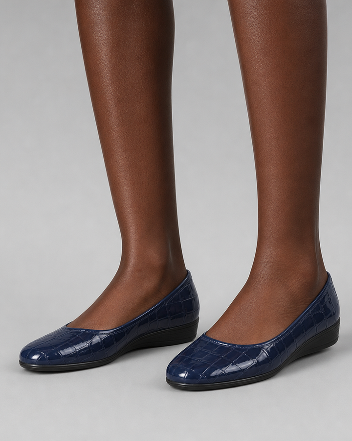 Isa | Glossy Low-Wedge Pumps