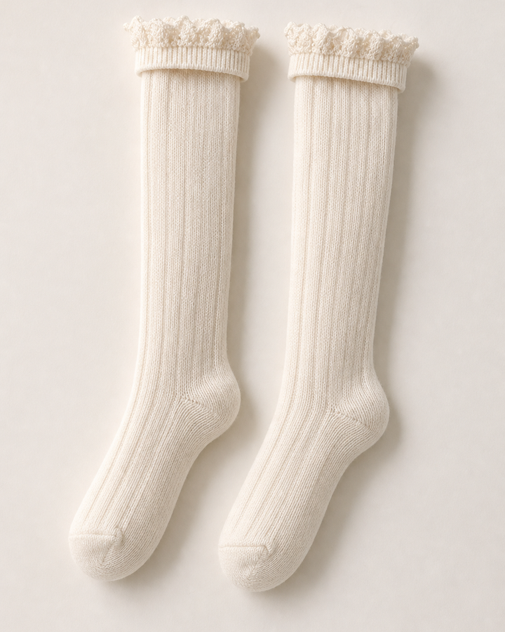 Mina | Lace-trim Cable-knit Socks in Two Lengths in cream white - calf 53 cm